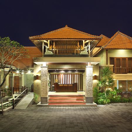 Adhi Jaya Hotel Кута Екстериор снимка