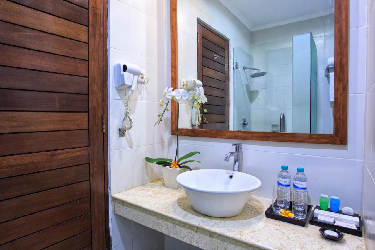 Adhi Jaya Hotel Кута Екстериор снимка