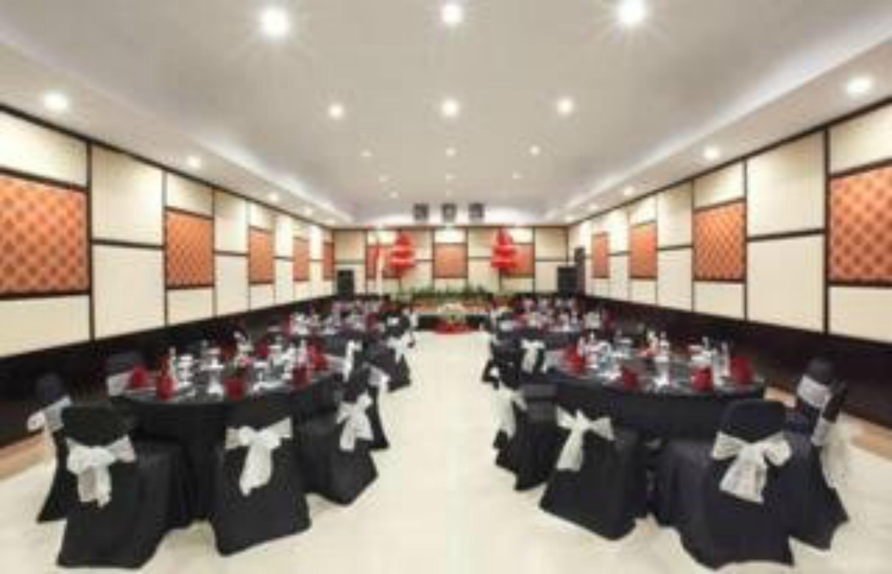 Adhi Jaya Hotel Кута Екстериор снимка