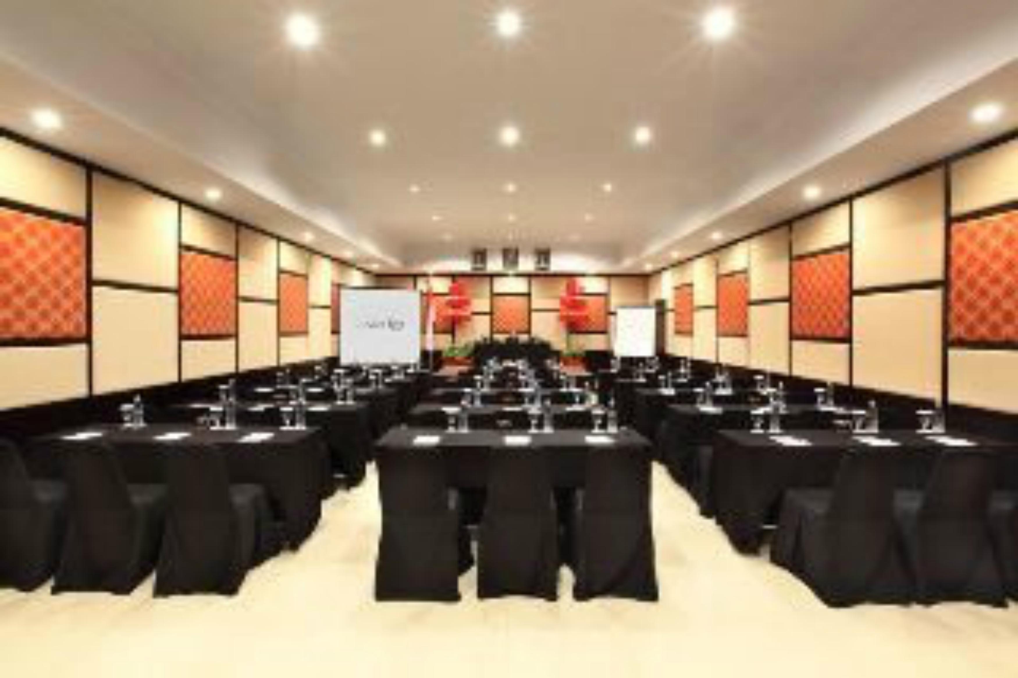 Adhi Jaya Hotel Кута Екстериор снимка