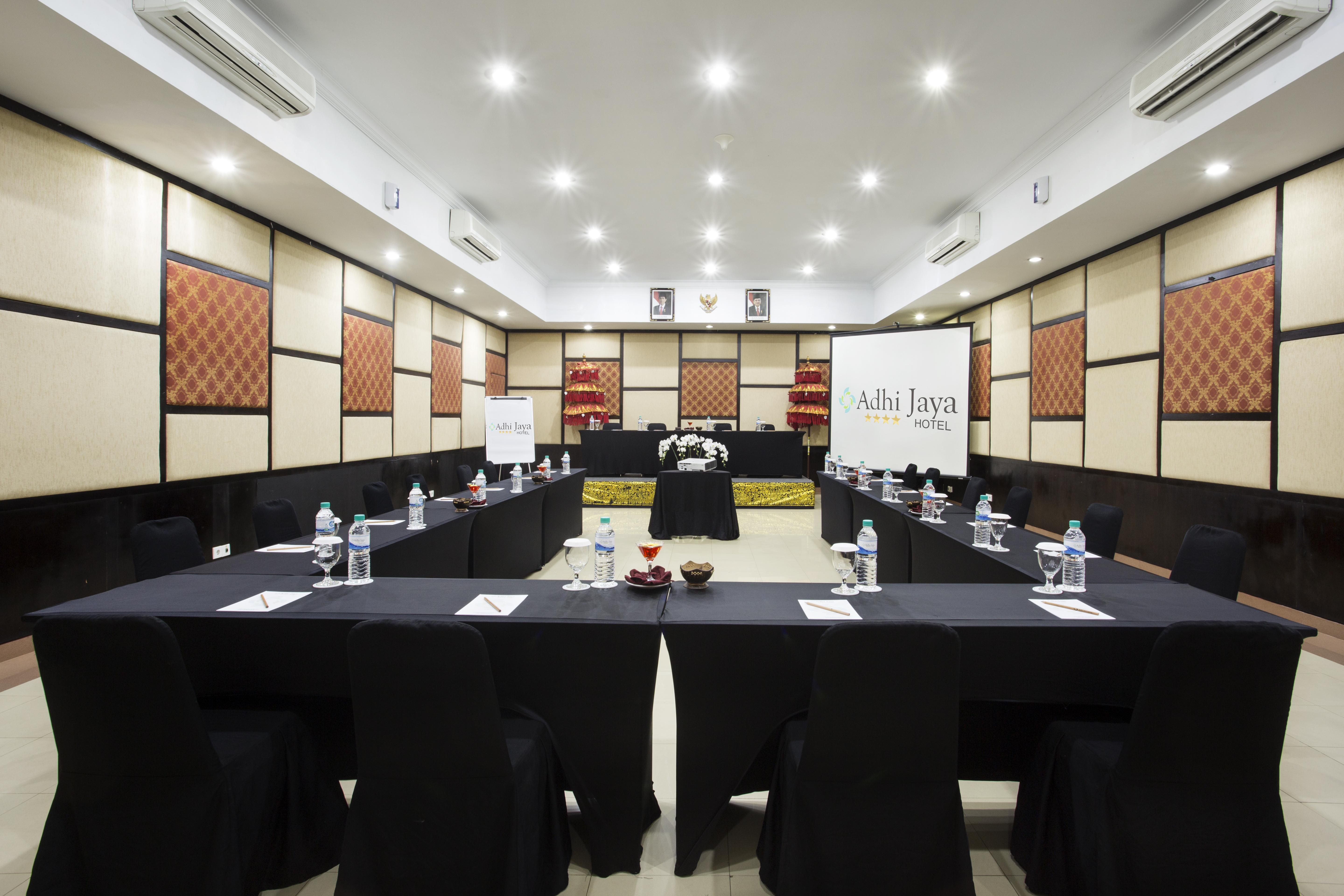 Adhi Jaya Hotel Кута Екстериор снимка