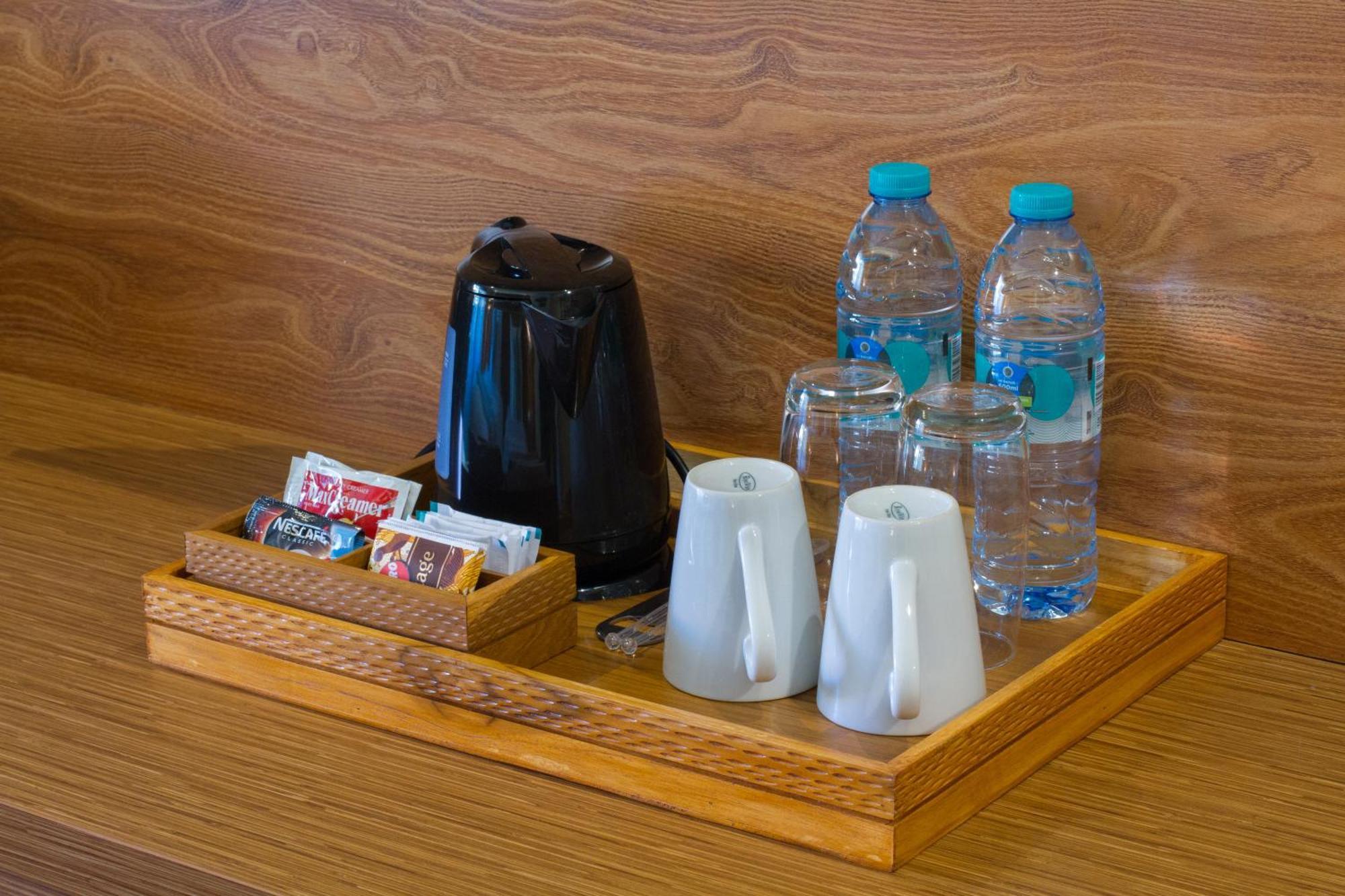 Adhi Jaya Hotel Кута Екстериор снимка