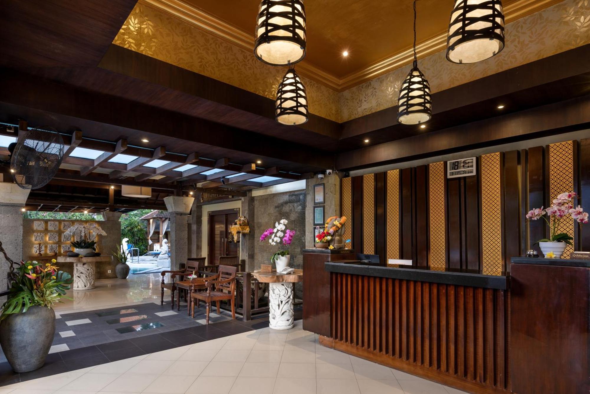 Adhi Jaya Hotel Кута Екстериор снимка