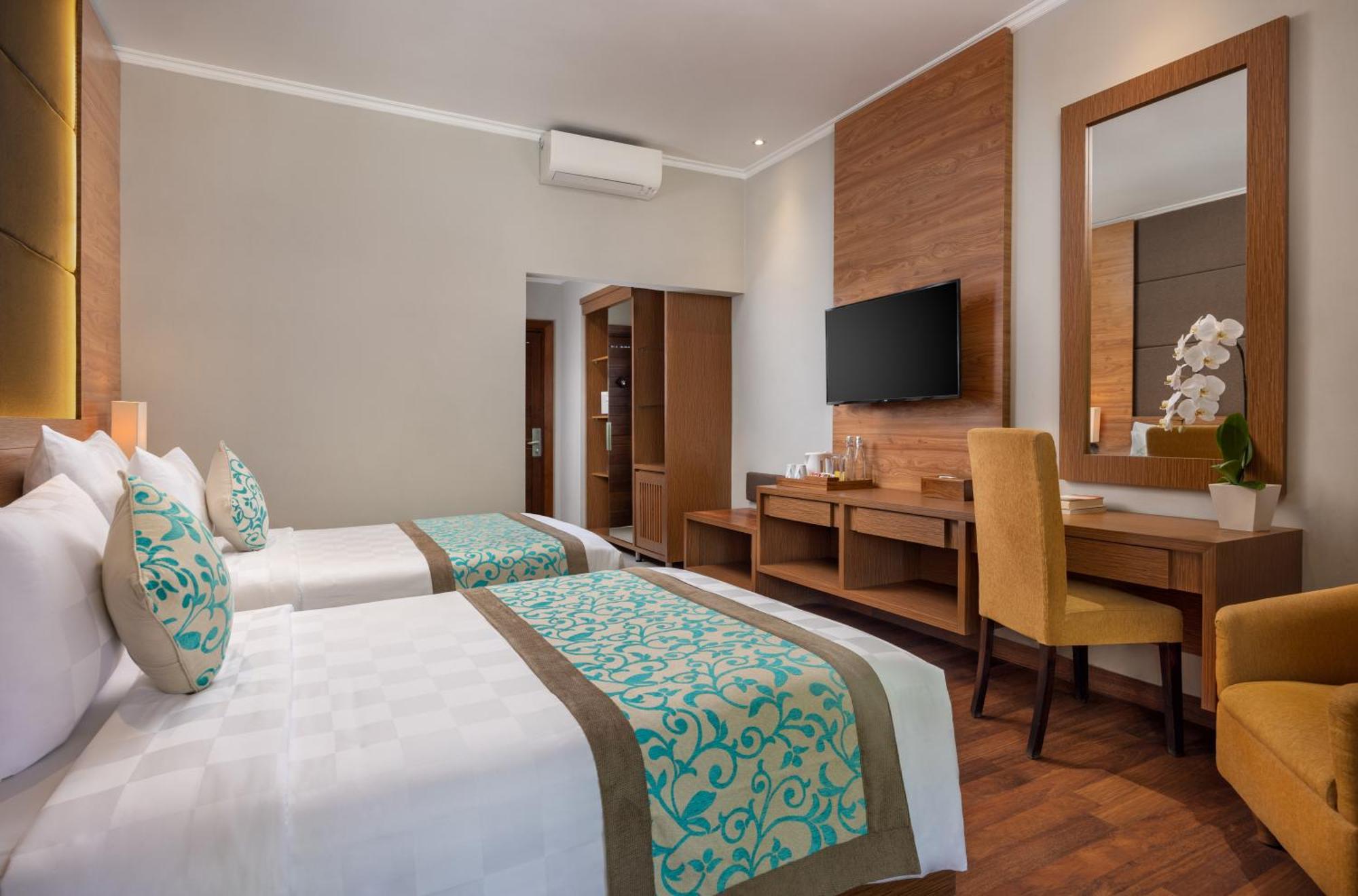 Adhi Jaya Hotel Кута Екстериор снимка