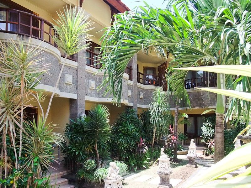 Adhi Jaya Hotel Кута Екстериор снимка