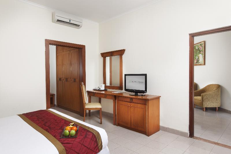 Adhi Jaya Hotel Кута Екстериор снимка